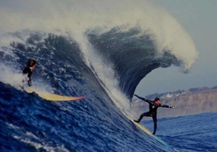 Энтузиасты отбирают самое лучшее из «большого» сёрфинга за последних 100 лет