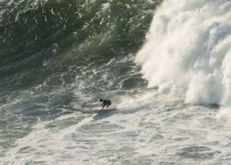 Южноафриканец Грэнт Бейкер стал победителем Arnette Punta Galea Challenge на массивных волнах